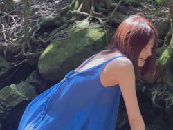声優の伊藤美来が秋発売予定写真集メイキング動画で裸が透けてしまう